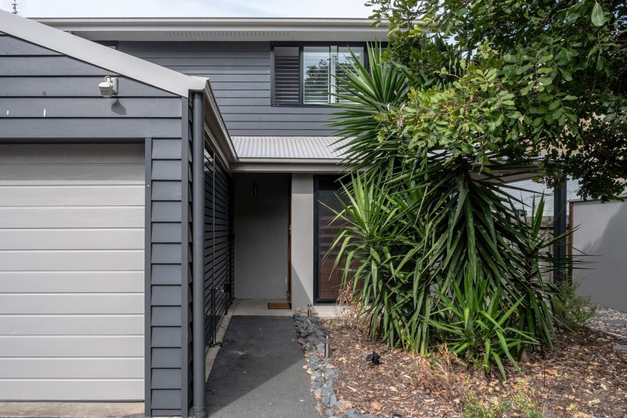 Modern Pet-Friendly Mudjimba Townhouse Villa Exterior photo